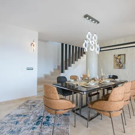 Willa Front Super Boss 1