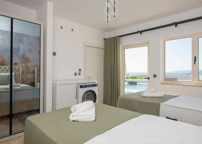 Front Super Boss 1 Villa