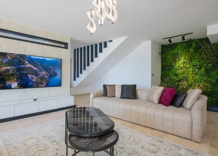 Front Super Boss 1 Villa